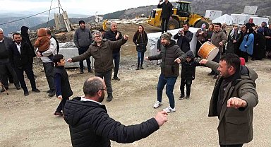 Bursa'da mahkemenin mermer ocağı kararını duyan köylüler davul zurnayla yürüdü