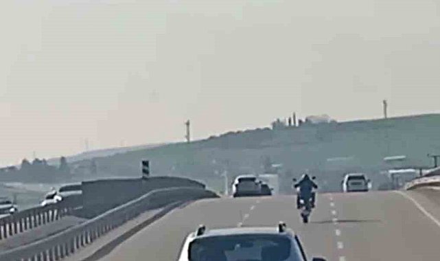 Bursa'da motosiklet sürücüsünün tehlikeli hareketleri kamerada
