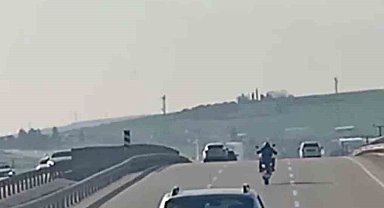 Bursa'da motosiklet sürücüsünün tehlikeli hareketleri kamerada