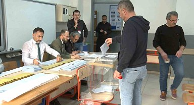 Bursa'da oy kullanımı başladı