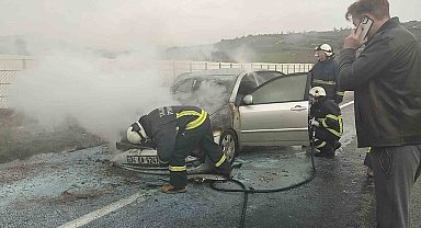 Bursa'da seyir halindeki otomobil alev aldı