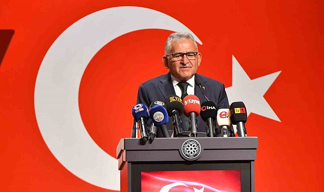 Büyükkılıç: "İstiklal Marşı, Türk milletinin bağımsızlık ve özgürlük mücadelesinin simgesidir"