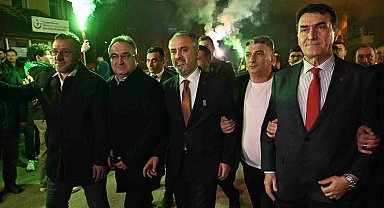 Büyükşehir Belediye Başkan Aktaş: "Nilüfer'de kaç kulübe tesis yaptın"