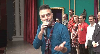 Çağlar İşgören'den Cemil Tugay ve Hamza Dağ'a tiyatroya açık davet