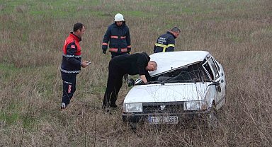Çan'da otomobil tarlaya uçtu: 2 yaralı