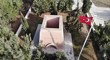 Çanakkale Savaşları'nın en kanlı çarpışmalarının yaşandığı Zığındere'de şehitlerin kemikleri bu anıtın dibinde bulunuyor
