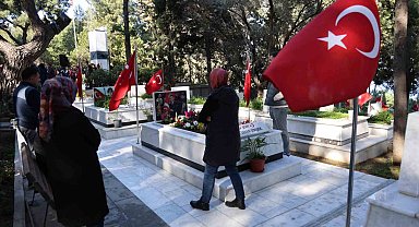 Çanakkale şehitleri İzmir'de törenle anıldı