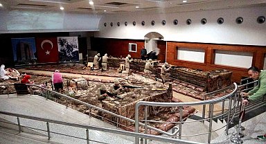 Çanakkale Zaferi'nin 109. yılında öğrencilerin gösterisi beğeni topladı