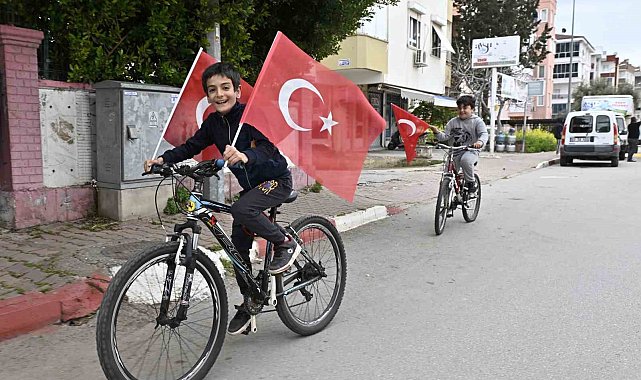 Çanakkale Zaferi'nin coşkusu Muratpaşa sokaklarını sardı