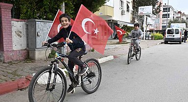 Çanakkale Zaferi'nin coşkusu Muratpaşa sokaklarını sardı