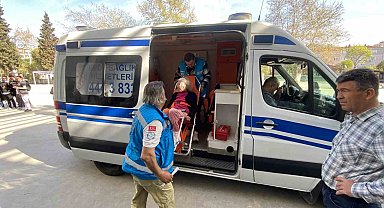 Çanakkale'de beyin kanaması geçiren hasta taşıma sedyeyle gelerek oy kullandı