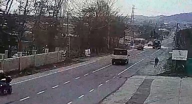Çatalca'da otomobilin İETT otobüsüne çarptığı an kamerada