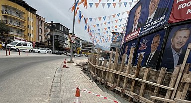 CHP'li Coşkun'dan rakip adaya kaldırım eleştirisi