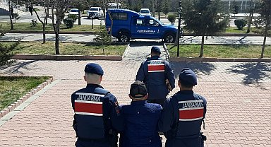 Cinayet suçundan aranan şüpheli jandarma devriyesinde yakalandı