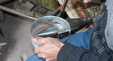 Çırak olarak girdiği dükkanda 40 yıldır mesleğini sürdürüyor