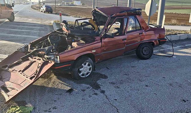 Çorum'da otomobil ile kamyon çarpıştı, sürücü hayatını kaybetti