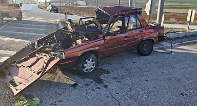 Çorum'da otomobil ile kamyon çarpıştı, sürücü hayatını kaybetti