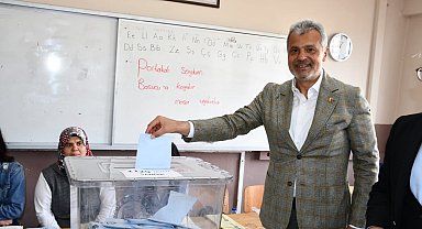 Cumhur İttifakı Hatay Büyükşehir Belediye Başkan adayı Öntürk, oyunu kullandı