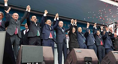 Cumhurbaşkanı Erdoğan: "Eser ve hizmet siyaseti konusunda hamdolsun ülkede elimize su dökecek kimseyi tanımıyoruz"
