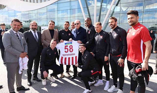 Cumhurbaşkanı Erdoğan'a özel Sivasspor forması
