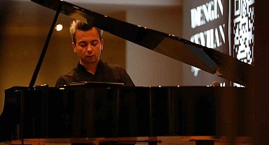 Dengin Ceyhan'ın piyanonun kadınları resitali büyük beğeni topladı