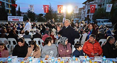 Denizli Büyükşehir iftar sofrasını Zeytinköy'de kurdu