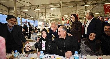 Denizli Büyükşehirin iftar sofrası Merkezefendi'de kuruldu