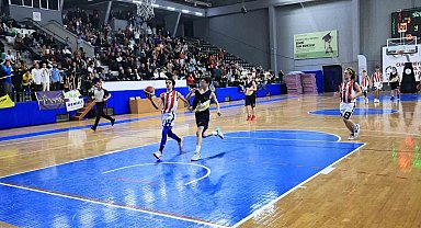 Denizli'de küçükler basketbol grup maçları heyecanı