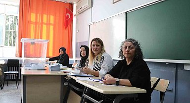 Denizli'de seçmenler oy kullanmaya başladı