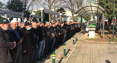 Depremden korkup 2. kattan atlayan genç gözyaşlarıyla toprağa verildi