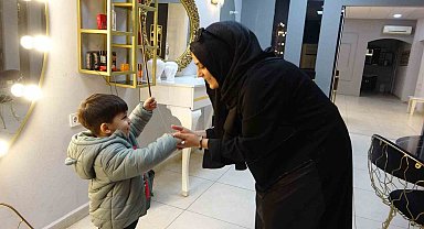 Depremzede kadın devlet desteğiyle yıkılan iş yerini ayağa kaldırdı