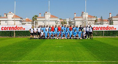 Dick Advocaat'ın çalıştırdığı Curaçao Futbol Milli Takımı, Antalya'da kamp yapıyor
