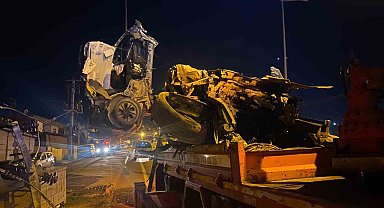 Diyarbakır'da beton direğe çarpan sürücü hayatını kaybetti