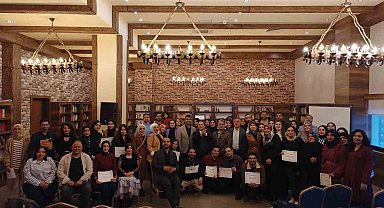 Diyarbakır'da gelenekten geleceğe edebiyat ve sanat okulu yazarlık atölyesi tamamlandı