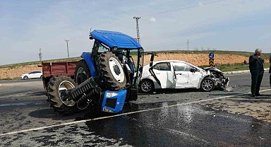 Diyarbakır'da otomobil ile traktör çarpıştı: 5 yaralı