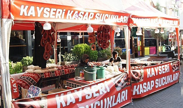 Diyarbakır'da Sanat Sokağında yöresel lezzet fuarı devam ediyor
