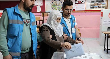 Diyarbakır'da yaşlı ve hastalar Evde Sağlık Hizmeti ekiplerinin yardımıyla oylarını kullandı