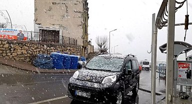 Diyarbakır'ın bazı ilçelerinde kar yağışı etkili oldu