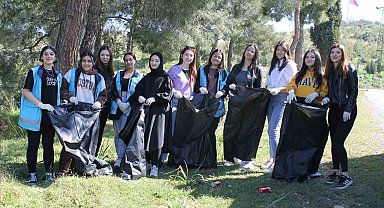 Doğa dostu öğrenciler, çevre temizliği yaptı