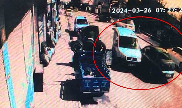 Dolmuş ile otomobilin çarpıştığı kaza kamerada: 5 yaralı