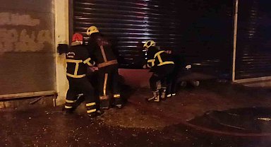 Döşeme dükkanında çıkan yangın söndürüldü