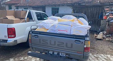 Dumlupınar'da ihtiyaç sahibi ailelere un dağıtıldı