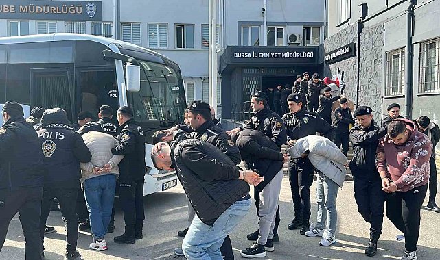 Dünya Kadınlar Günü'nde çökertilen fuhuş çetesi üyeleri, adliyeye sevk edildi