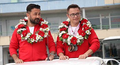 Dünya şampiyonu down sendromlu sporcuya görkemli karşılama
