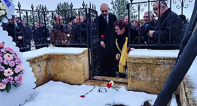 Dünyaca ünlü halk ozanı Aşık Veysel mezarı başında anıldı