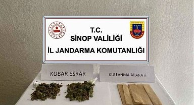 Durdurulan otobüsten 25 gram kubar esrar çıktı