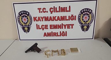 Düzce'de 7'si kuru sıkı 15 tabanca ele geçirildi