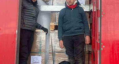 Edirne'de Mısırlı 2 kaçak göçmen tırda yakalandı