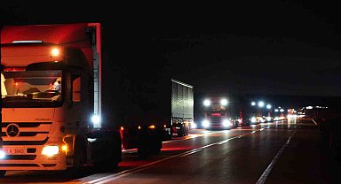 Edirne'de şoförler 20 kilometrelik tır kuyruğunda sahur yaptı