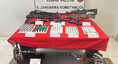 Edirne'de tarihi eserler ve silahlar ele geçirildi